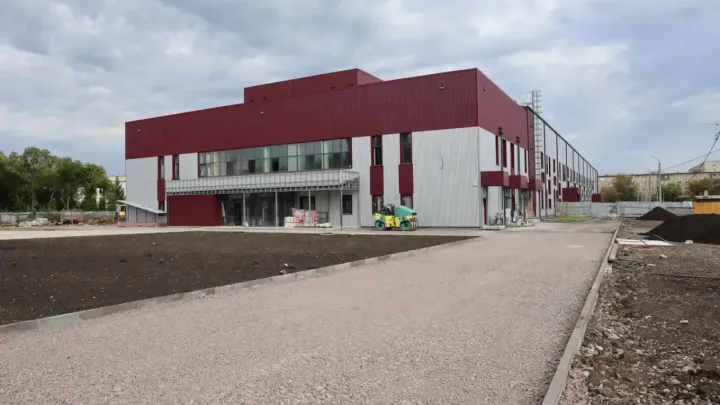 Министр спорта Леонид Рапопорт оценил строительство спортивных объектов в Каменске-Уральском — Екатеринбург Сейчас