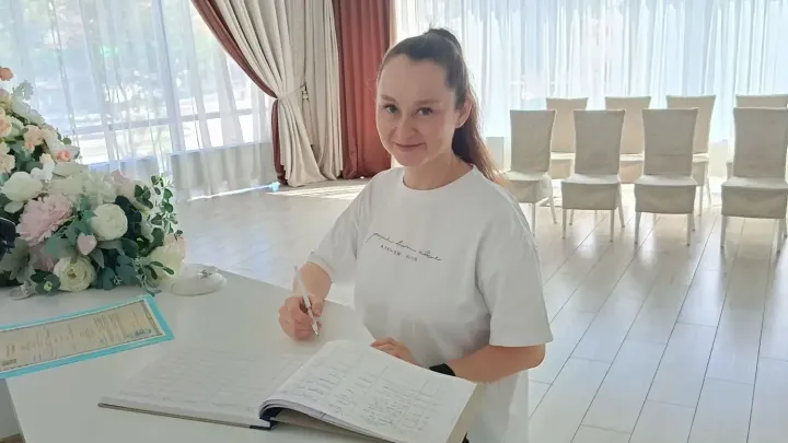 В ЗАГСе Верхней Пышмы провели акцию с вручением символических звёзд родителям новорождённых — Екатеринбург Сейчас