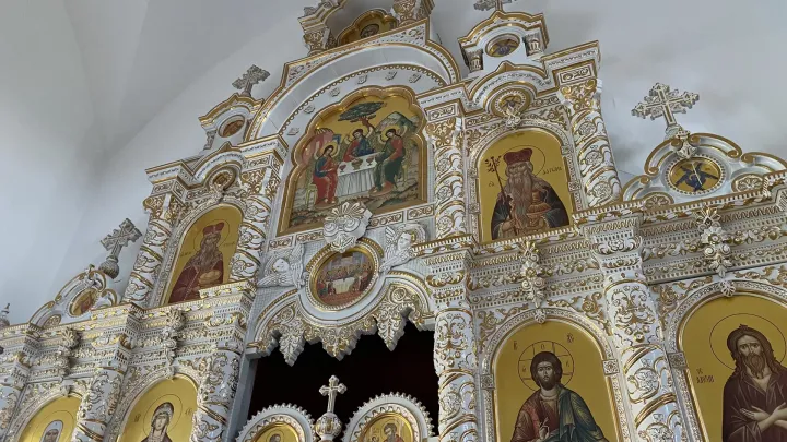 Сегодня в храмах Екатеринбурга проходят богослужения в дни Успенского поста. Церковь призывает верующих усилить молитвенную жизнь, покаяться и подготовиться к празднику Успения Пресвятой Богородицы — Екатеринбург Сейчас