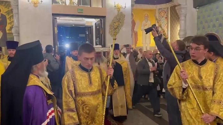 В Екатеринбург доставили десницу святителя Спиридона Тримифунтского — Екатеринбург Сейчас