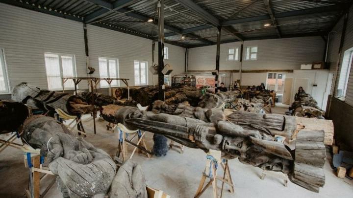 Деревянные скульптуры Гаврилова официально передали парку Маяковского в Екатеринбурге — Екатеринбург Сейчас