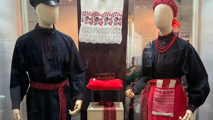 В Екатеринбурге открылась выставка народных костюмов «Гардероб: традиции в моде» — Екатеринбург Сейчас