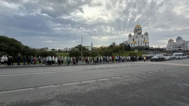 В Екатеринбург прибыли мощи святителя Спиридона Тримифунтского — Екатеринбург Сейчас