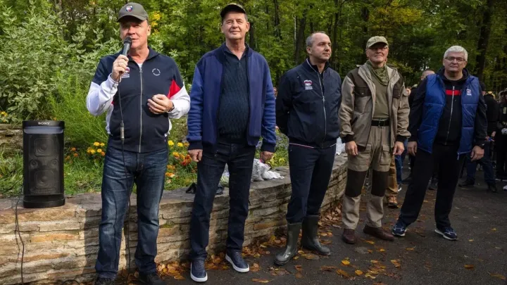 В Основинском парке прошёл субботник, благоустройство начнут в 2027 году — Екатеринбург Сейчас