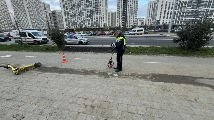 В Екатеринбурге изъяли кикшеринговый самокат после наезда на ребенка — Екатеринбург Сейчас