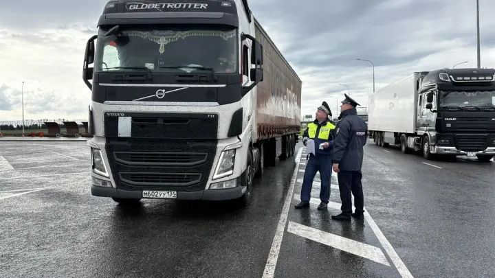 На трассе М-12 в Свердловской области проверили водителей на признаки утомления — Екатеринбург Сейчас