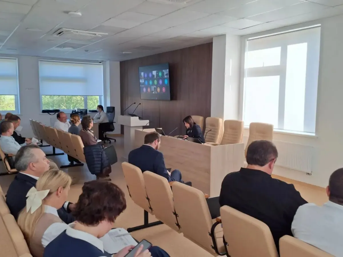 Татьяна Савинова провела выездное совещание в Серове