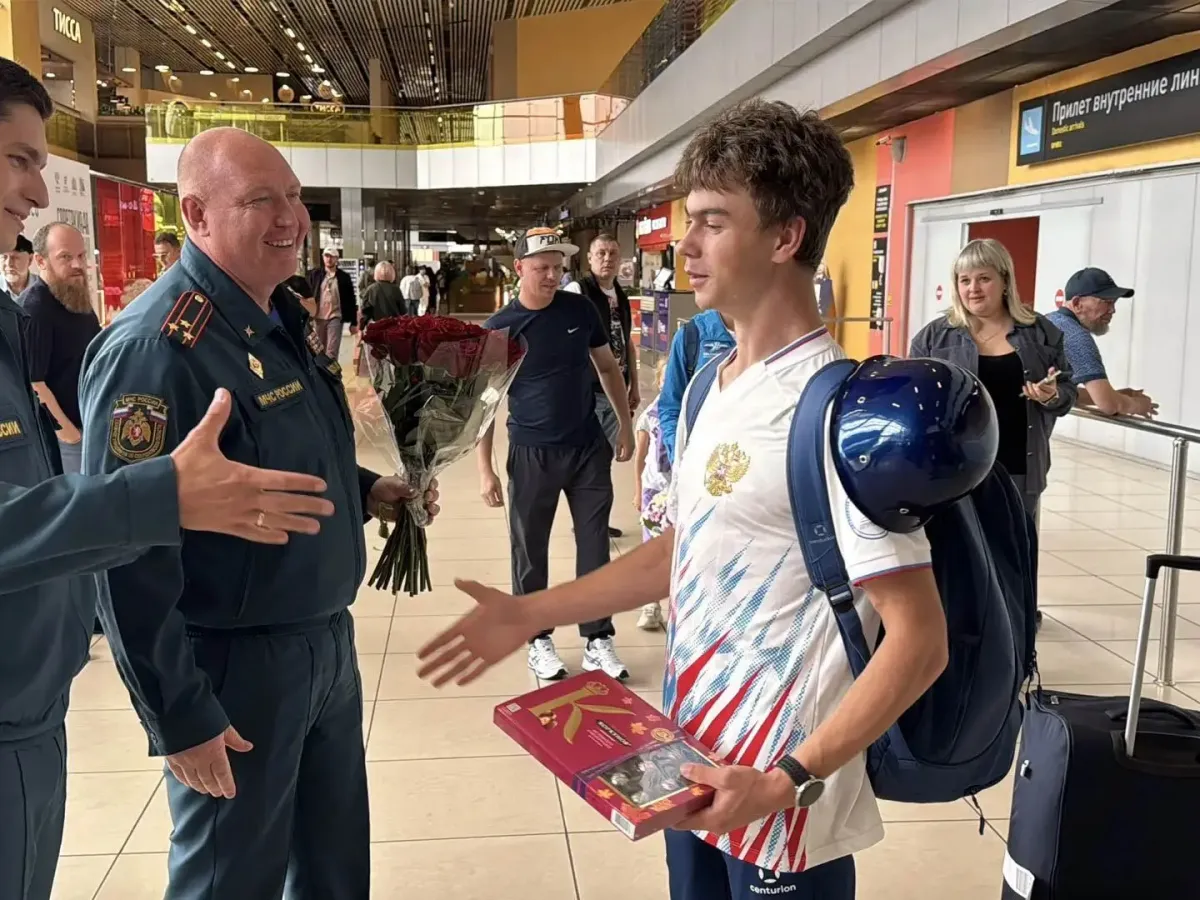 В Кольцово встретили призеров Чемпионата мира по пожарно-спасательному спорту