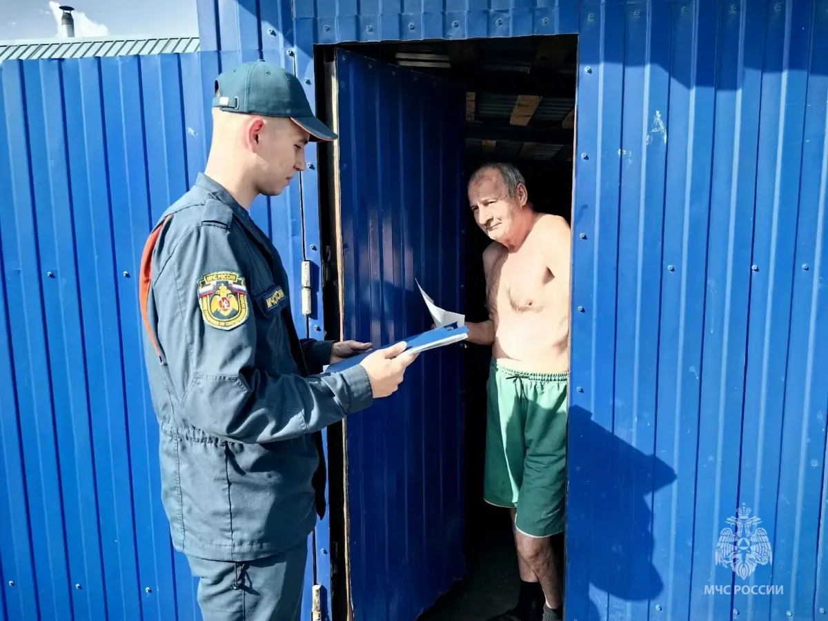 Сотрудники МЧС провели профилактические рейды в жилых секторах Североуральска и Серова