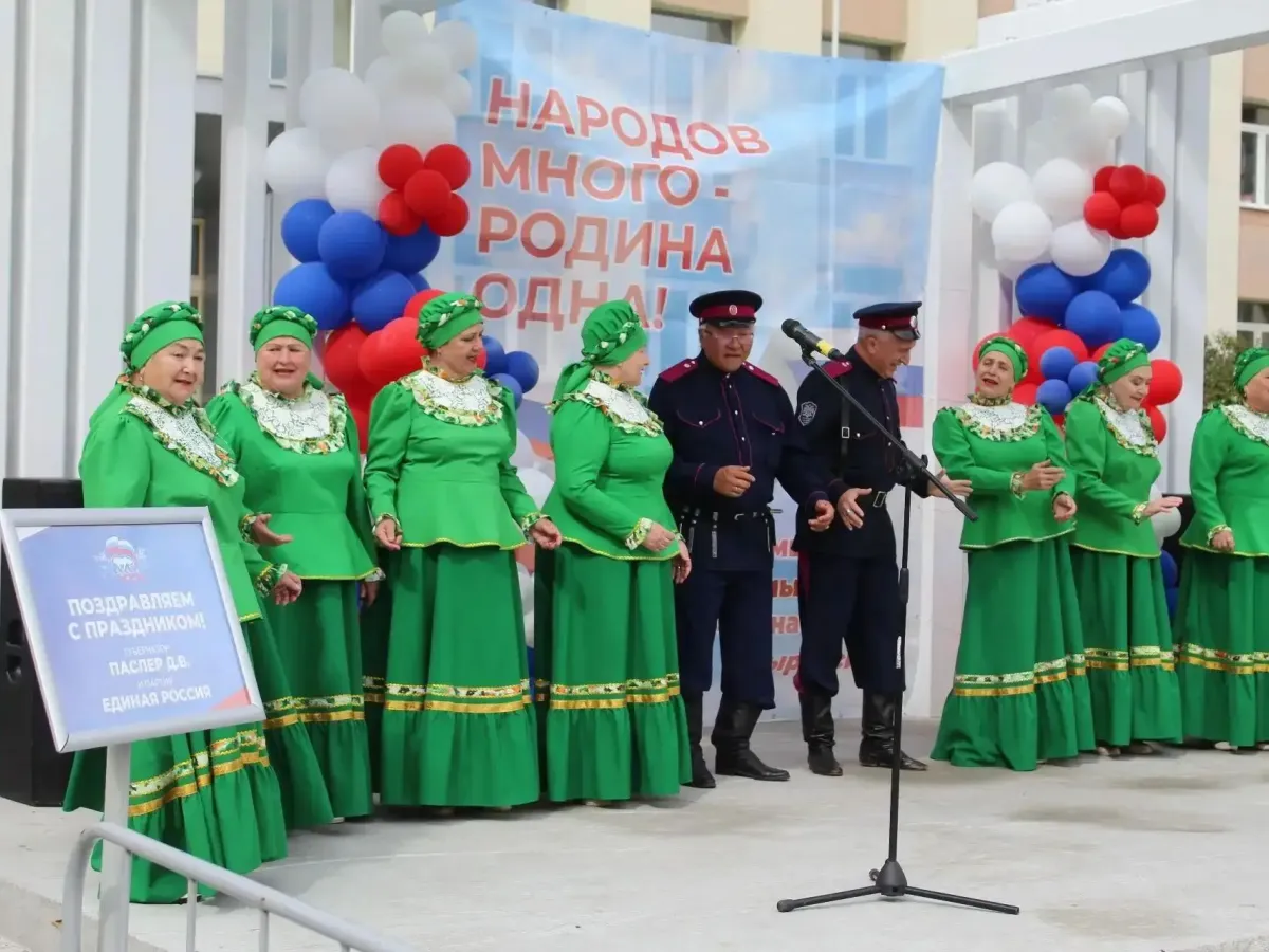 В Свердловской области прошли праздничные акции в честь Дня Государственного флага
