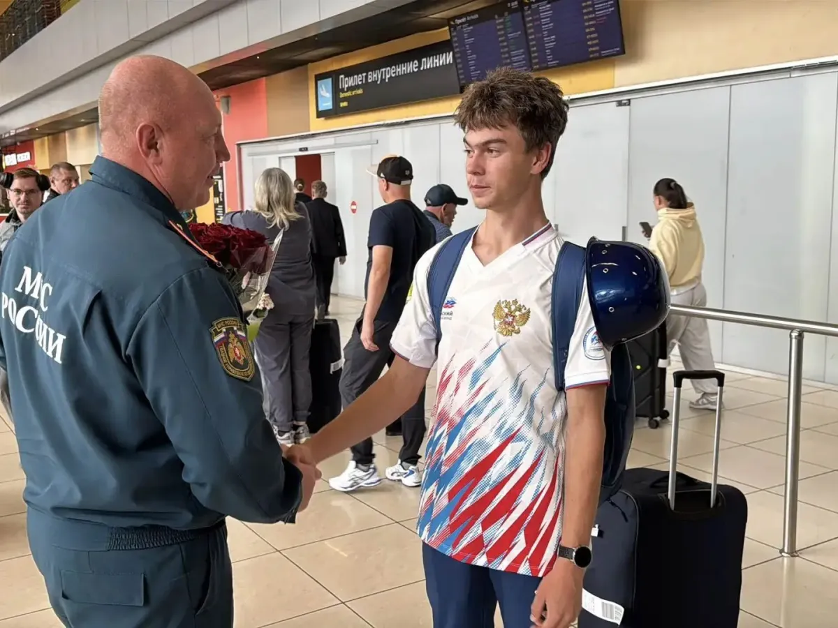 В Кольцово встретили призеров Чемпионата мира по пожарно-спасательному спорту
