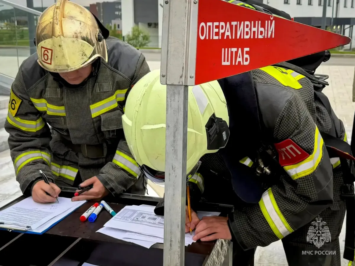 Сотрудники первого пожарно-спасательного отряда провели учения во Дворце водных видов спорта Екатеринбурга