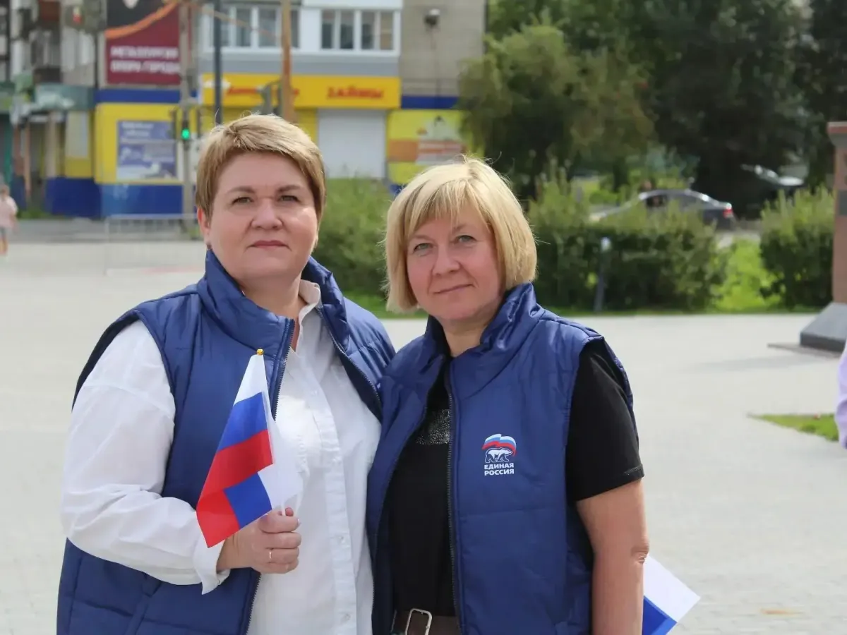В Свердловской области прошли праздничные акции в честь Дня Государственного флага