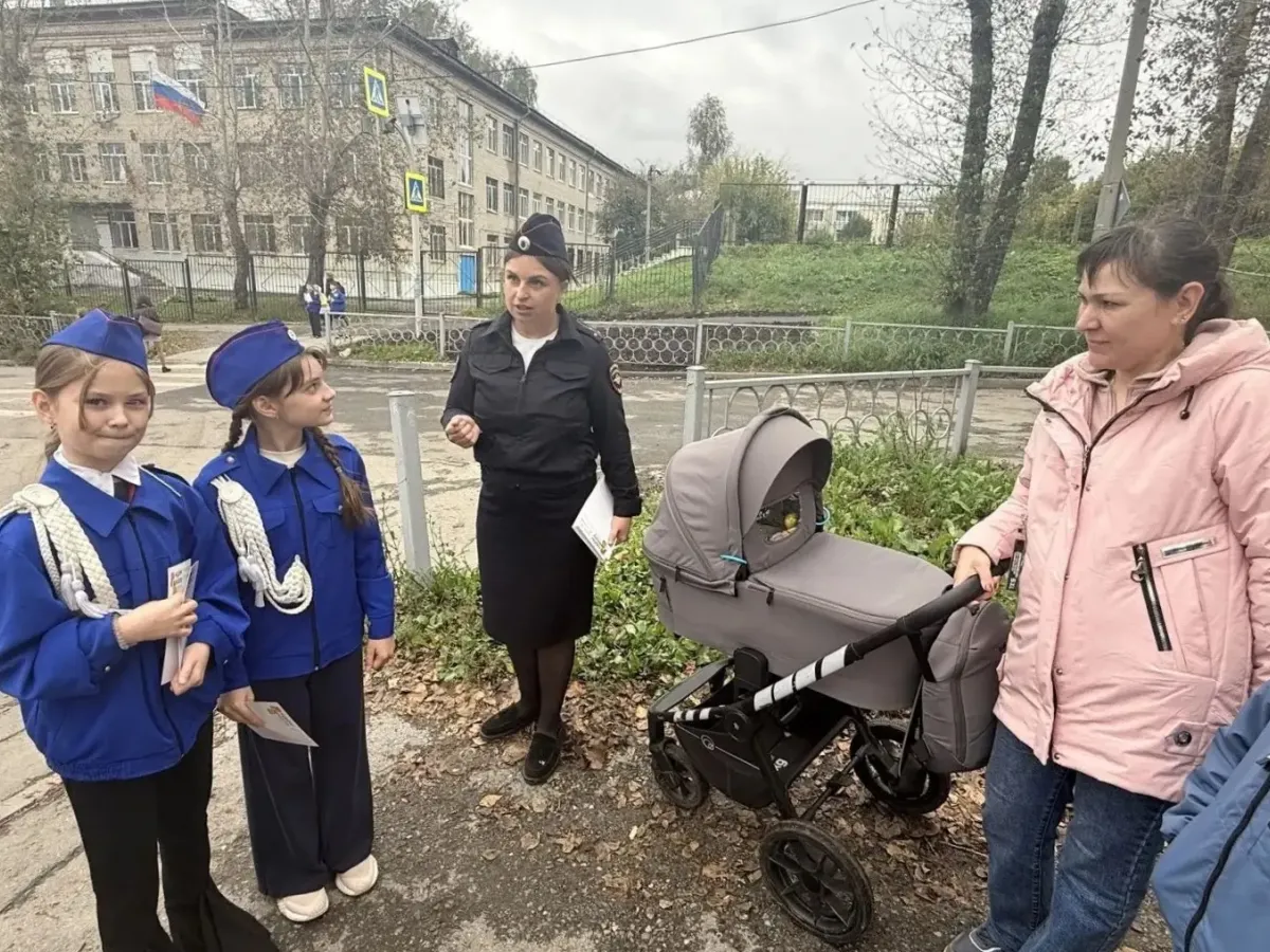 В Екатеринбурге перед неделей БДД провели рейд «Пешеход» в школе №114