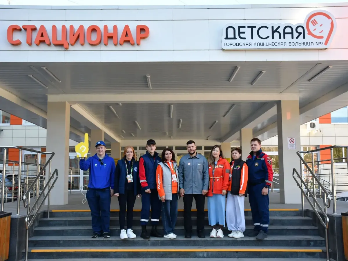 Волонтёры фестиваля молодёжи привезли подарки пациентам больницы №9 в Екатеринбурге