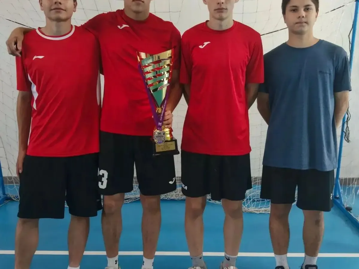 Футболисты гимназии № 40 стали серебряными призёрами чемпионата Екатеринбурга