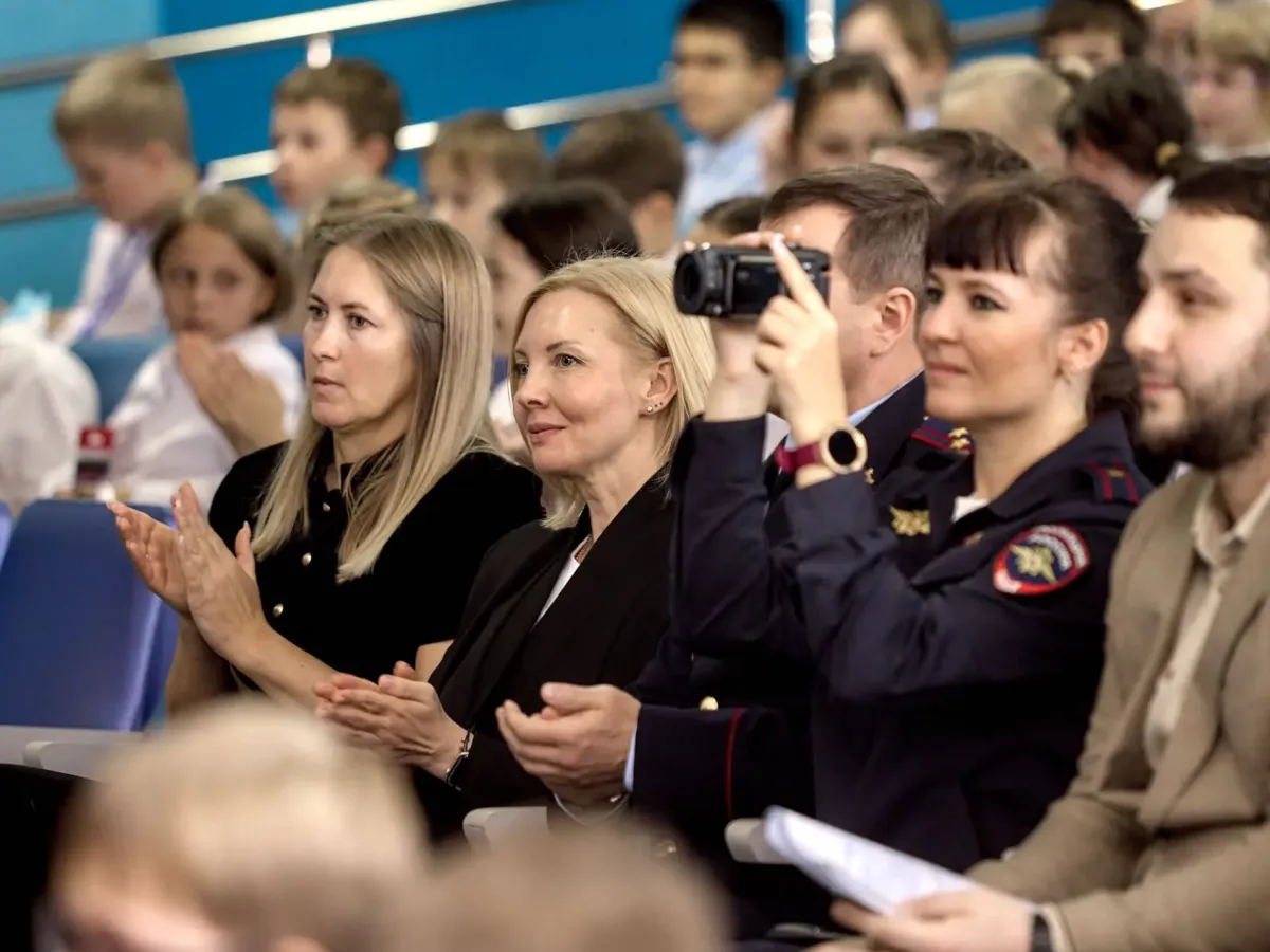 В школе № 16 Екатеринбурга открыли олимпиаду по безопасности дорожного движения