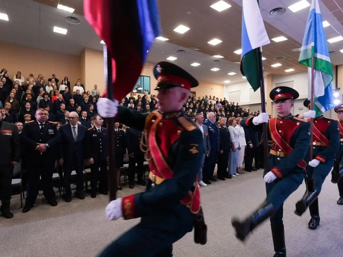 Восьмиклассники школы № 48 Екатеринбурга приняли кадетскую присягу