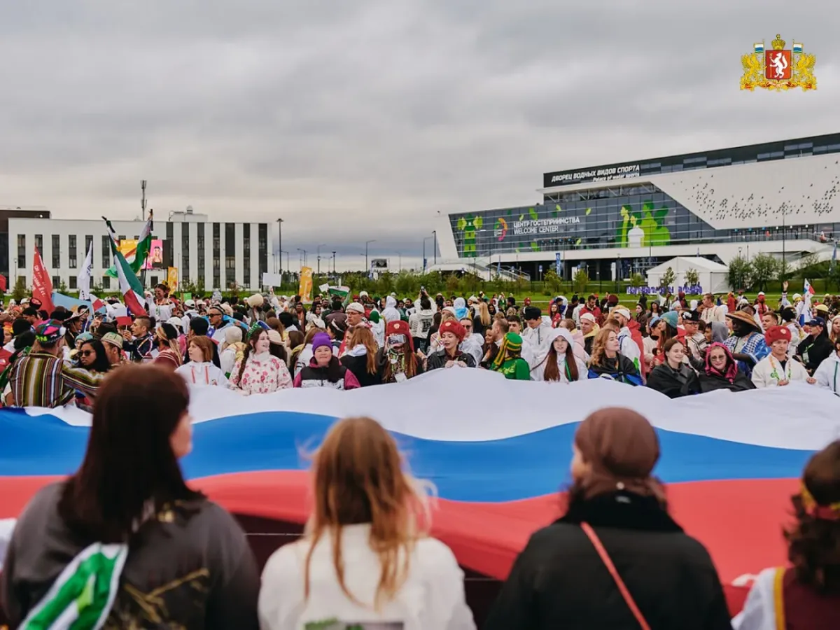 Шествие молодежи мира объединило десять тысяч участников в Екатеринбурге