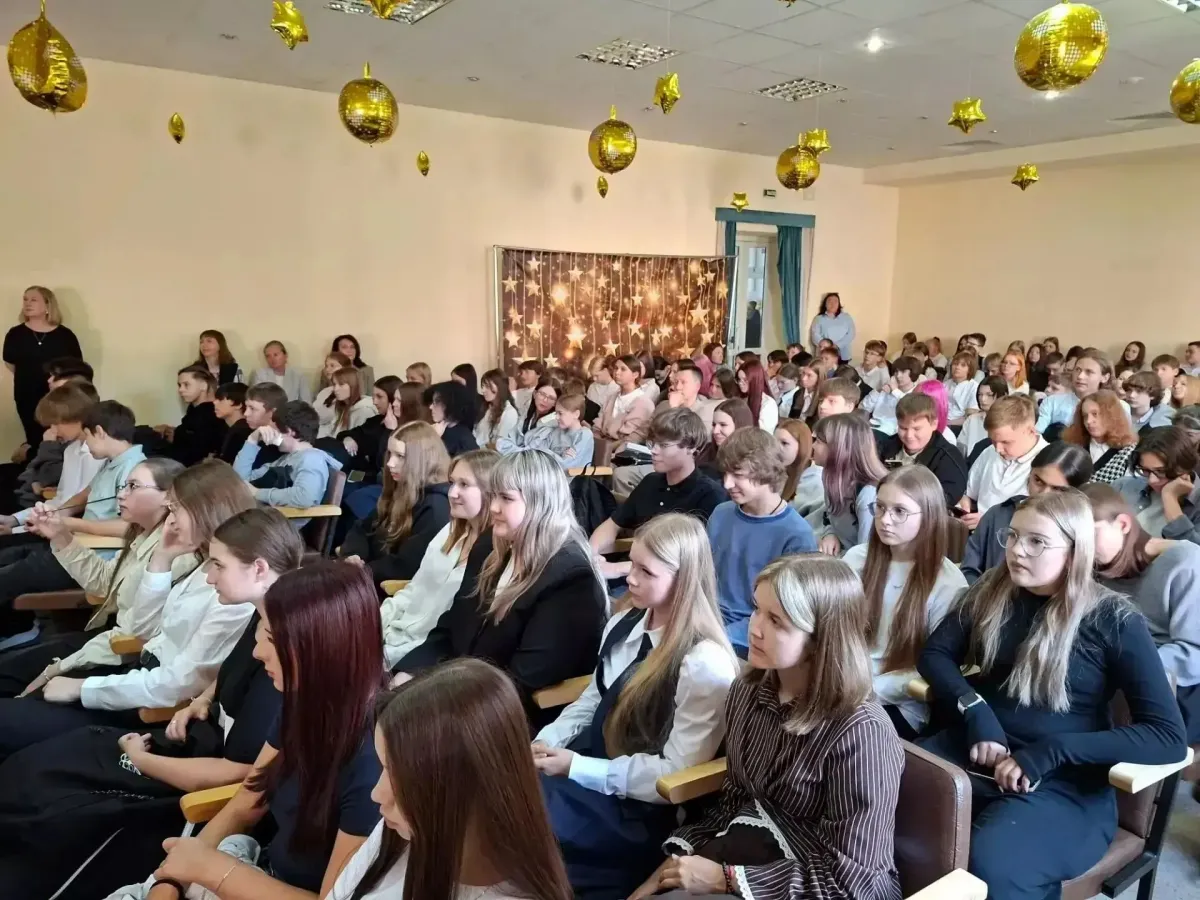 В школах Чкаловского района прошли встречи о защите от мошенников и вербовщиков