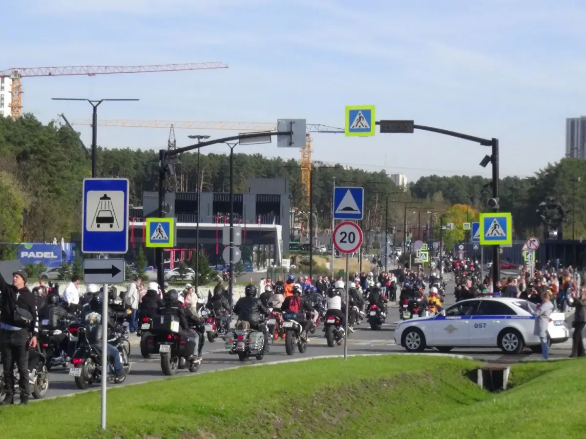 В Екатеринбурге более полутора тысяч мотоциклистов закрыли сезон вместе с Госавтоинспекцией