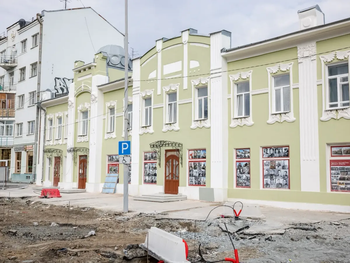 Губернатор Свердловской области проверил ход благоустройства в центре Екатеринбурга