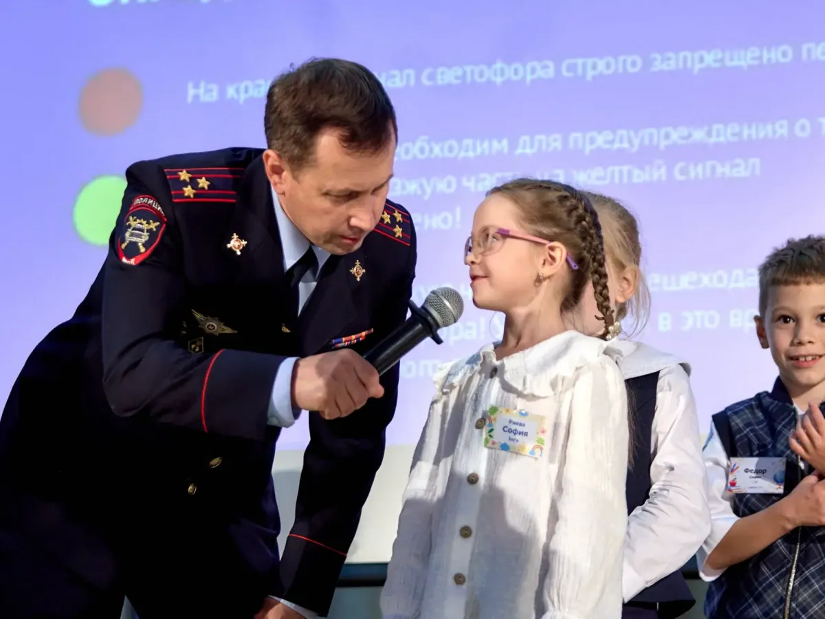 В школе № 16 Екатеринбурга открыли олимпиаду по безопасности дорожного движения