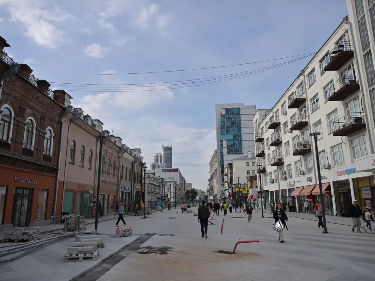 Губернатор Свердловской области проверил ход благоустройства в центре Екатеринбурга