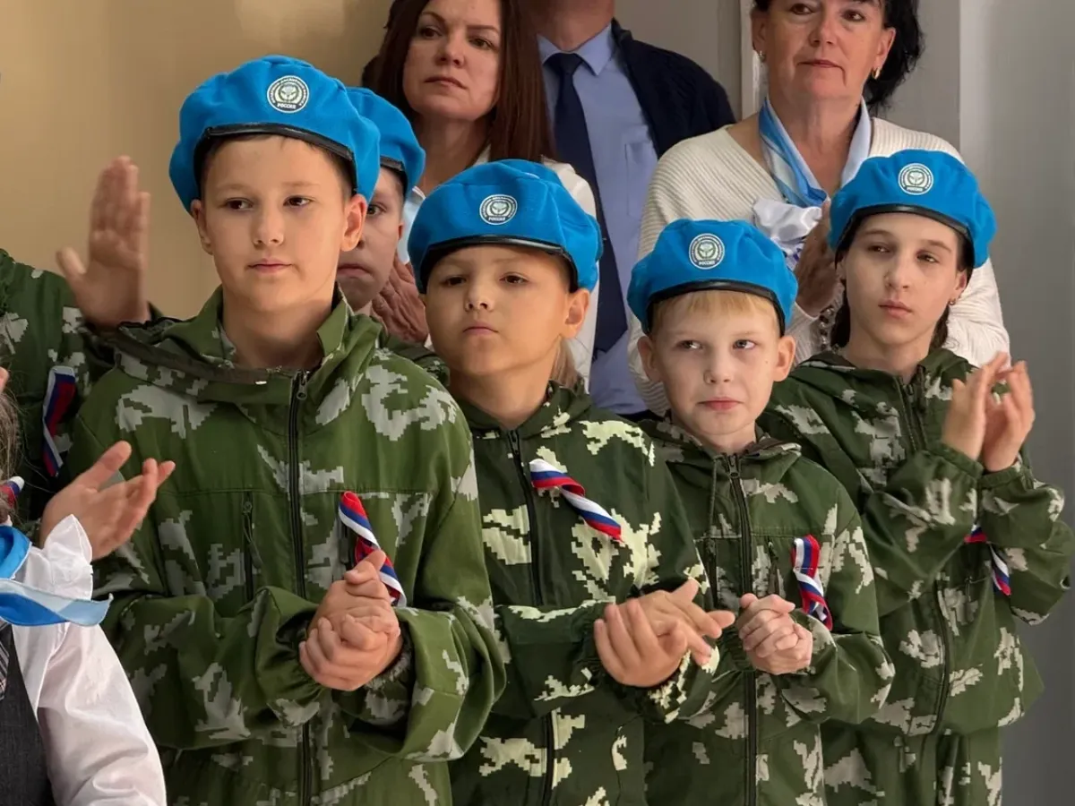 В екатеринбургском лицее открылась выставка проекта «Знание.Герои»