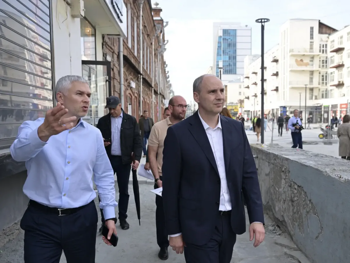 Губернатор Свердловской области проверил ход благоустройства в центре Екатеринбурга