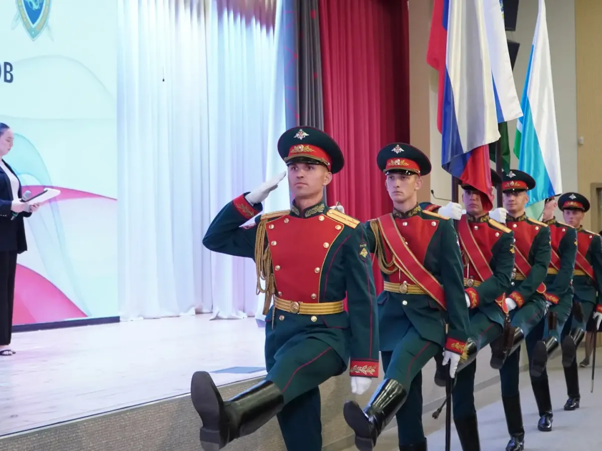 В Екатеринбурге прошла церемония посвящения в кадеты Следственного комитета