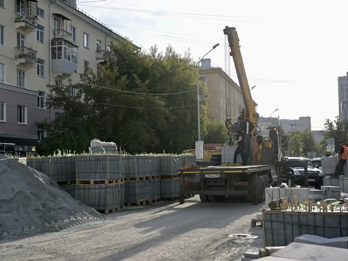 Губернатор Свердловской области проверил ход благоустройства в центре Екатеринбурга