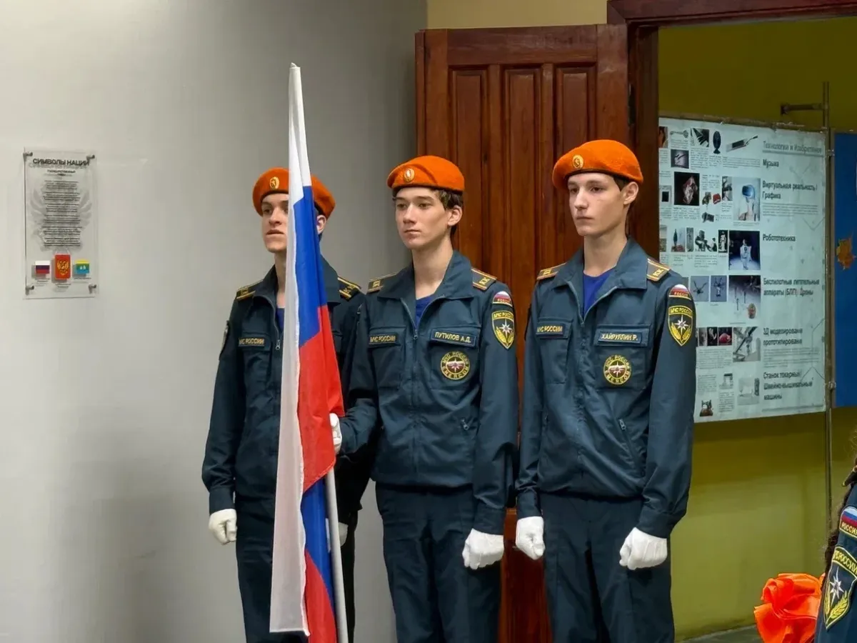 В екатеринбургском лицее открылась выставка проекта «Знание.Герои»