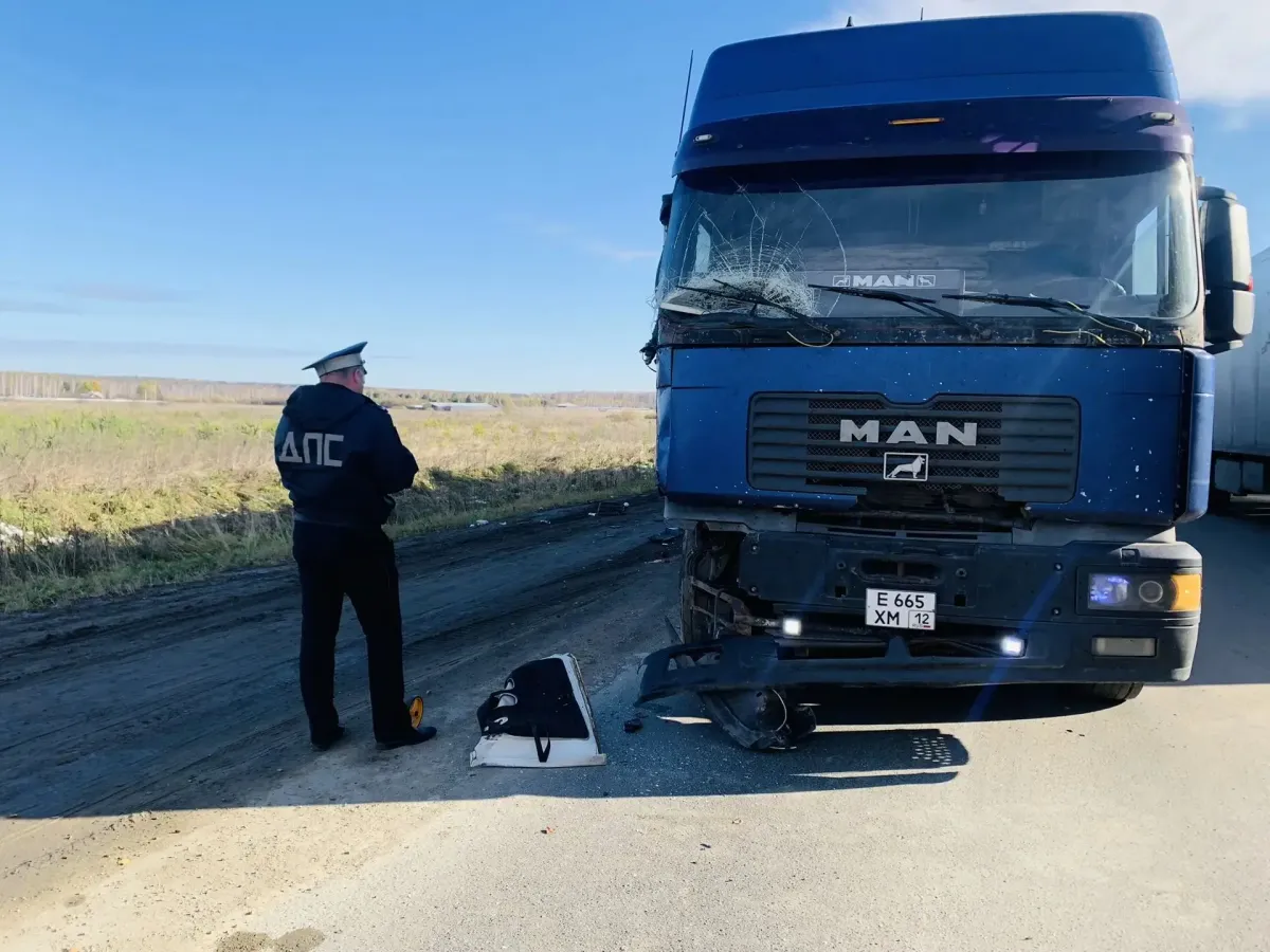 В Белоярском районе в ДТП погиб пешеход после наезда грузовика