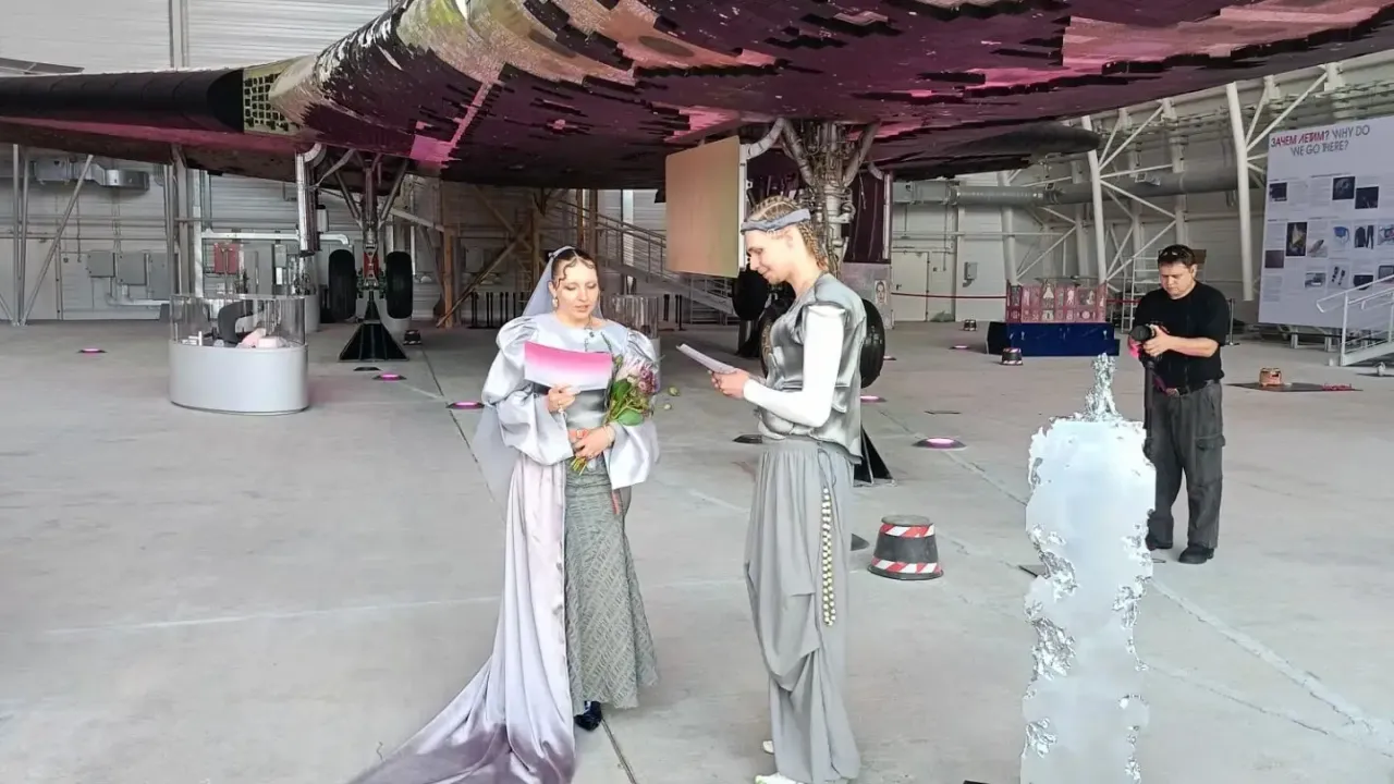 В Верхней Пышме провели космическую свадьбу возле ракетоплана «Буран» — Екатеринбург Сейчас
