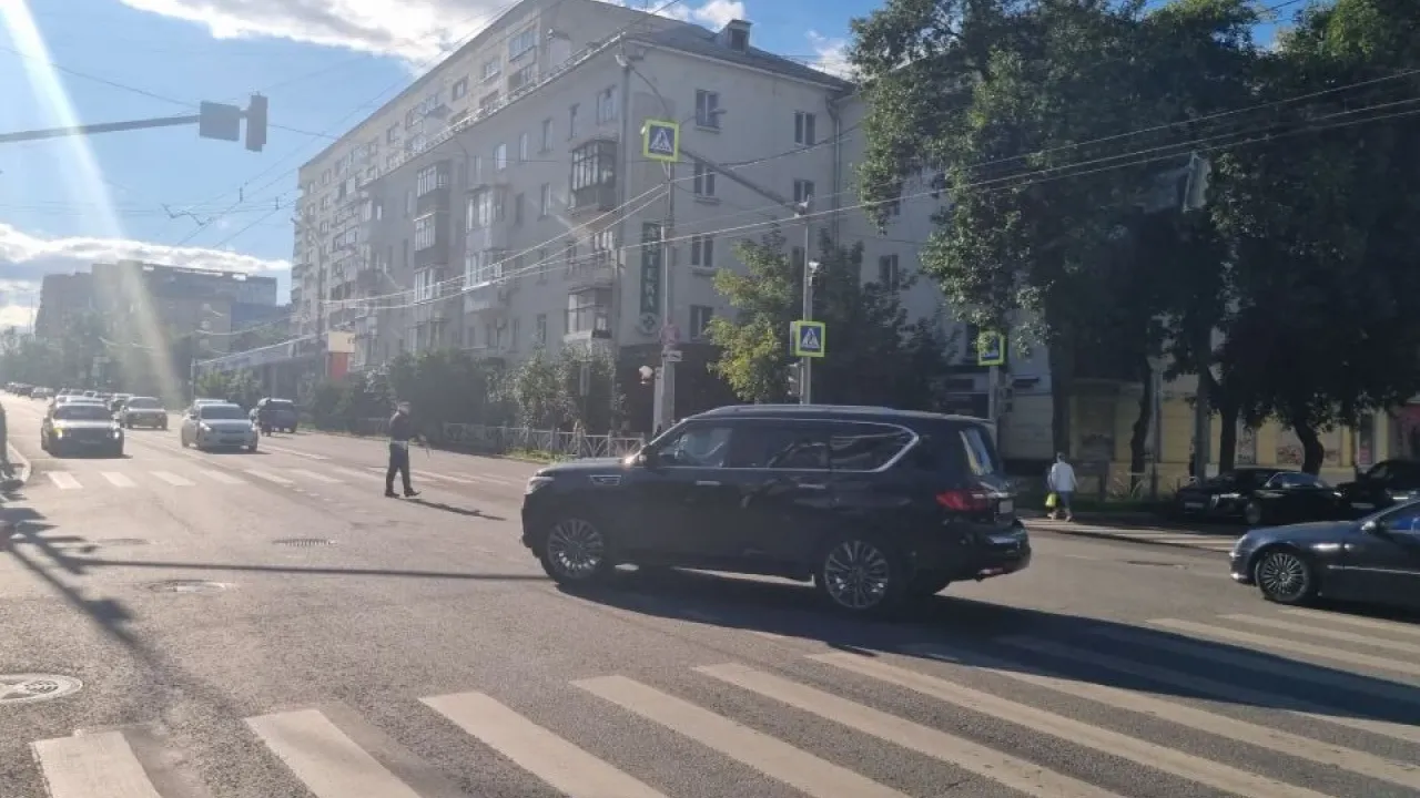 Регулировка движения на перекрестке Сакко и Ванцетти — Малышева — Екатеринбург Сейчас