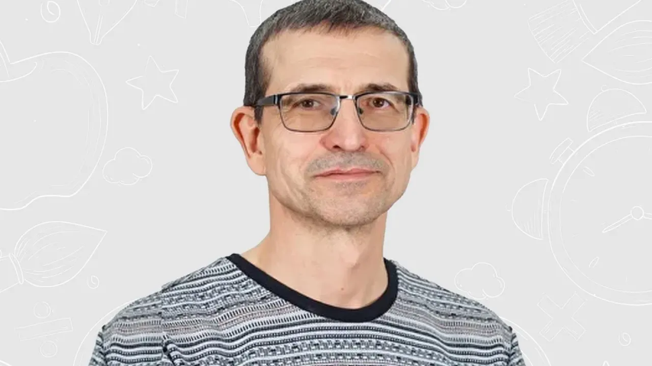 Стобалльники ЕГЭ в Свердловской области. В этом году 289 выпускников Свердловской области получили стобалльные результаты ЕГЭ, что на 126 больше, чем в прошлом году. Лучше всего уральцы справились с литературой - 101 высокобалльный резу — Екатеринбург Сейчас