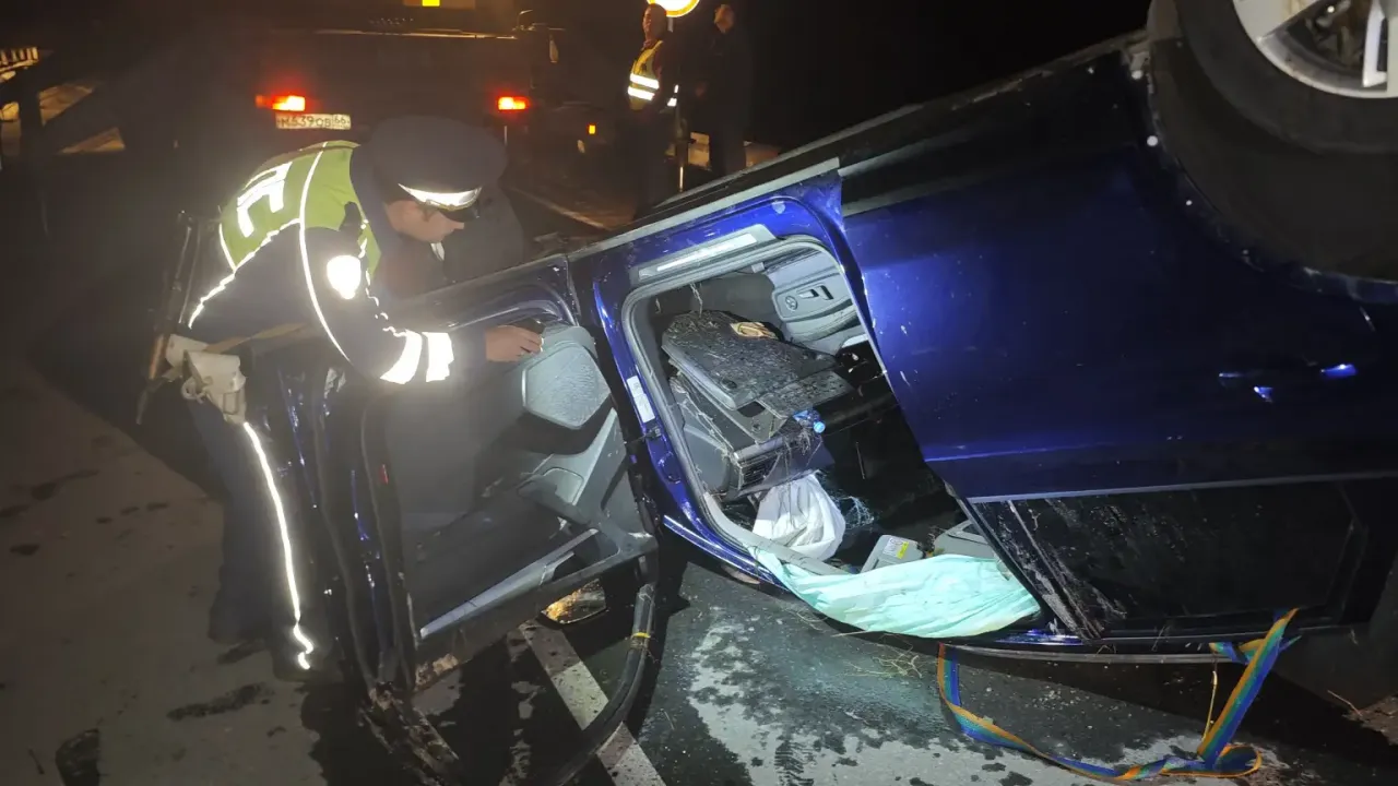 В Тавде водитель Audi Q5 погиб после съезда с моста в озеро — Екатеринбург Сейчас