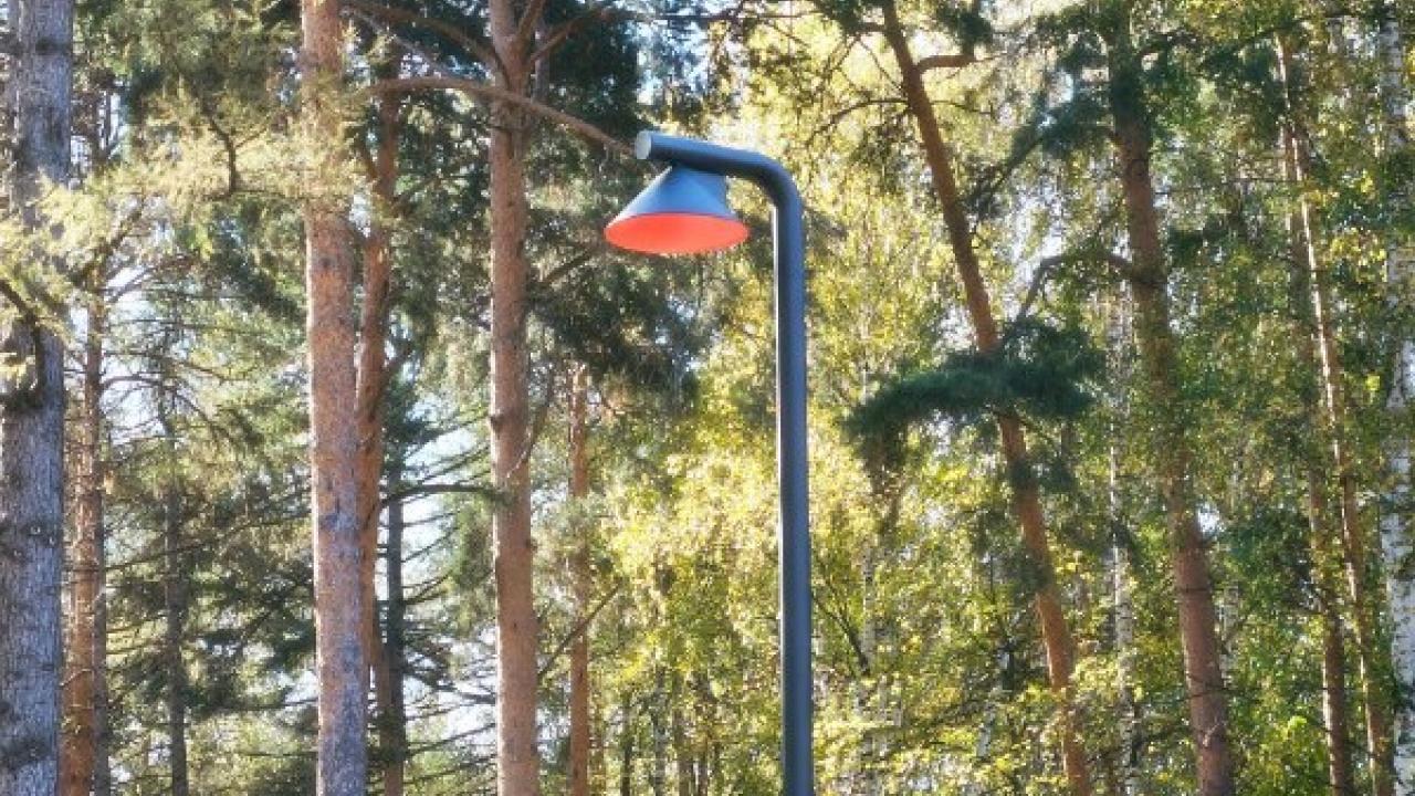 На Радиальной аллее в парке Маяковского установили 13 новых светильников — Екатеринбург Сейчас