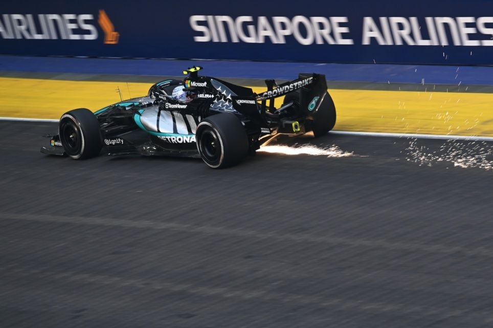 Mercedes развела спецификации машин в Сингапуре
