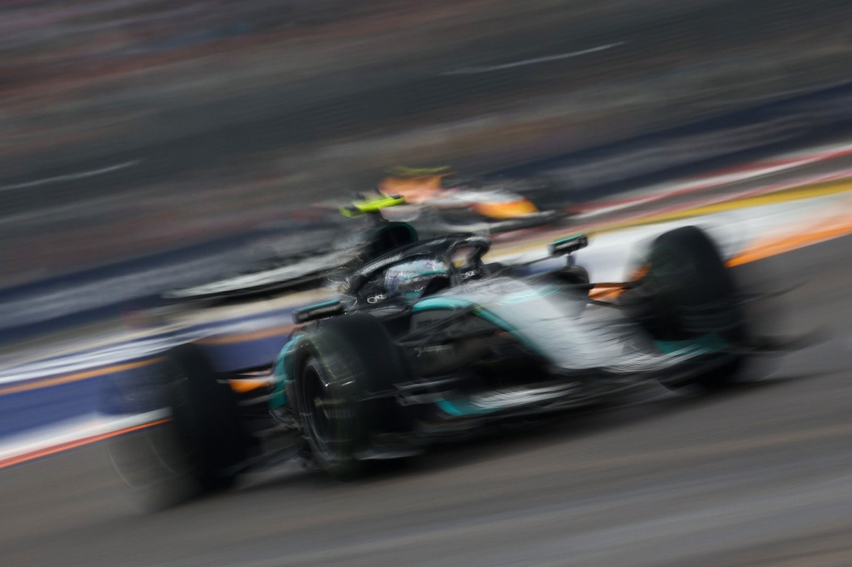 Mercedes объяснила, почему обновлённый W17 стал сложнее в управлении