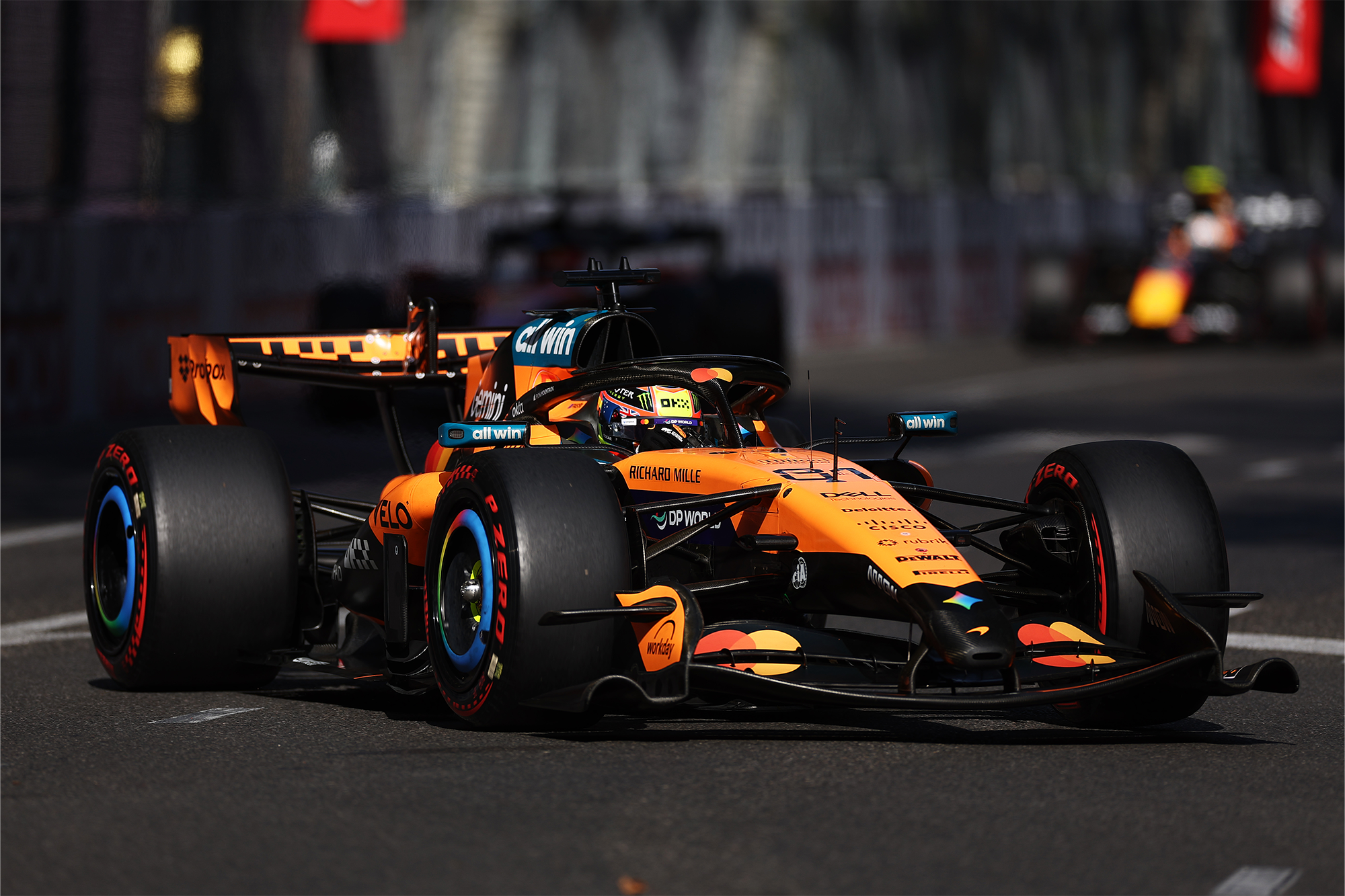 McLaren осталась без очков после гонки в Баку