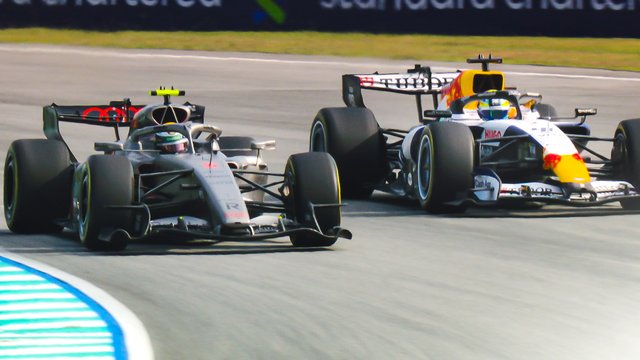 Formula 1 опубликовала хайлайты второй тренировки Гран-при Бахрейна в Малайзии