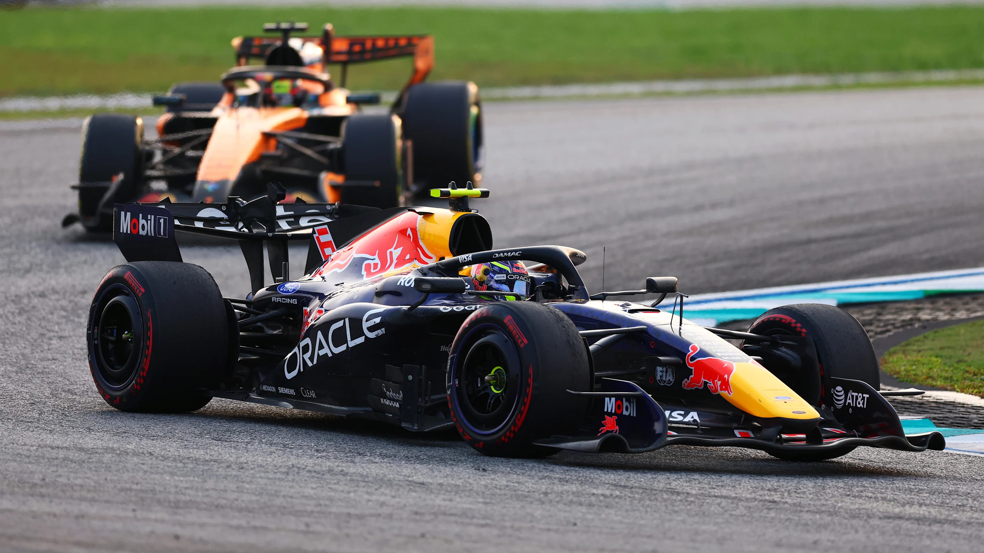 KUALA LUMPUR, MALAYSIA - OCTOBER 04: Исаак Хаджар of France driving the (6) Red Bull Racing