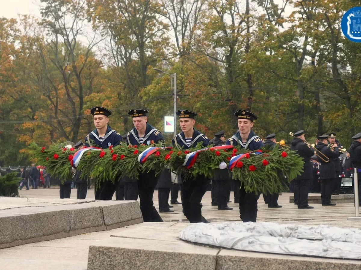 Пятиклассников посвятили в кадеты у мемориала 1200 воинам-гвардейцам