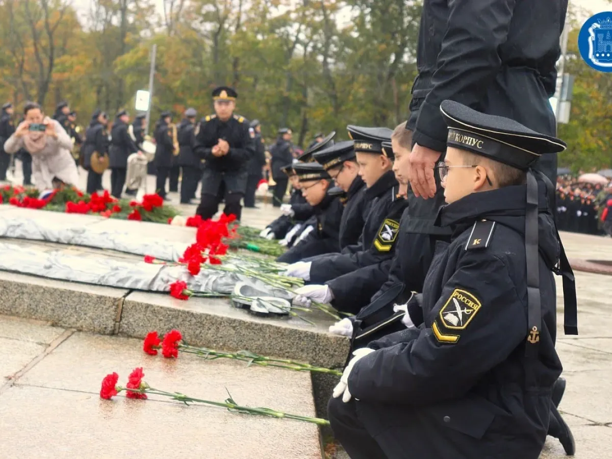Пятиклассников посвятили в кадеты у мемориала 1200 воинам-гвардейцам