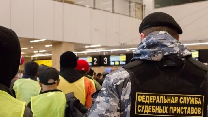 Калужские судебные приставы выдворили из России 24 иностранных граждан — Калуга Сейчас