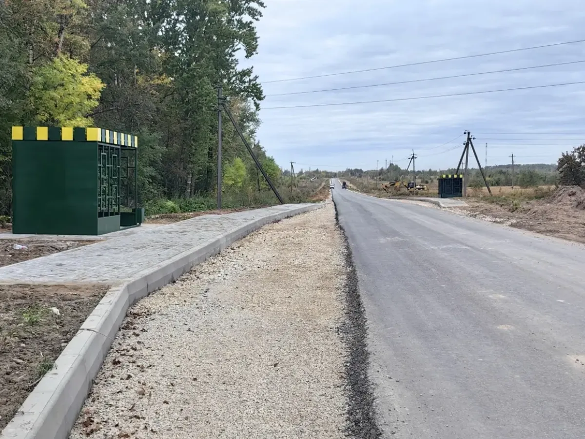 В селе Совхоз им. Ленина продолжается ремонт важной дороги