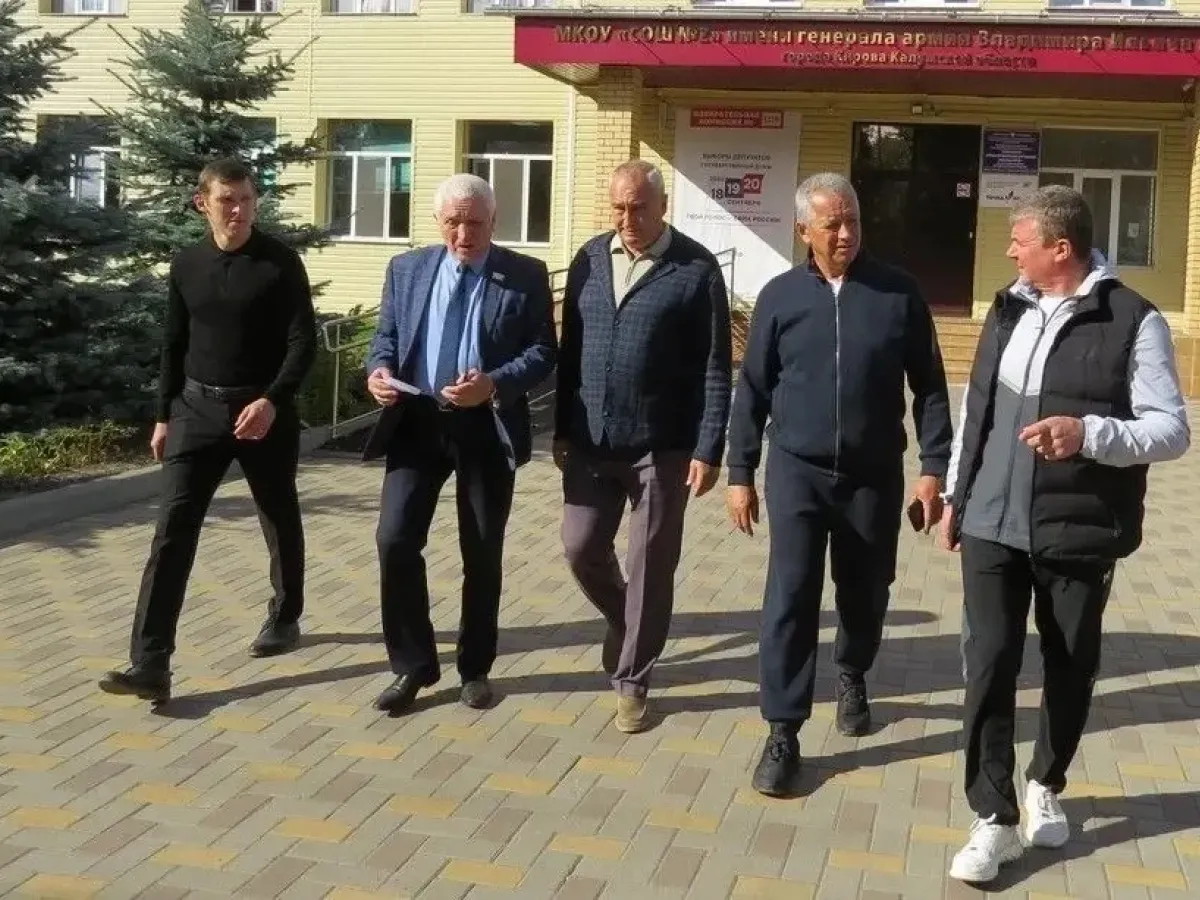 В Кировском округе у школы №1 открыли лыжероллерную трассу