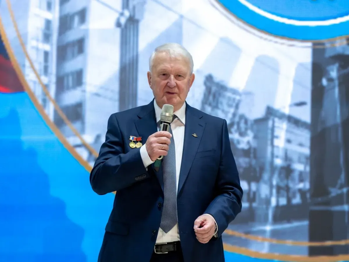 Шапша вручил коллективу «КАДВИ» Орден Почета к 60-летию завода